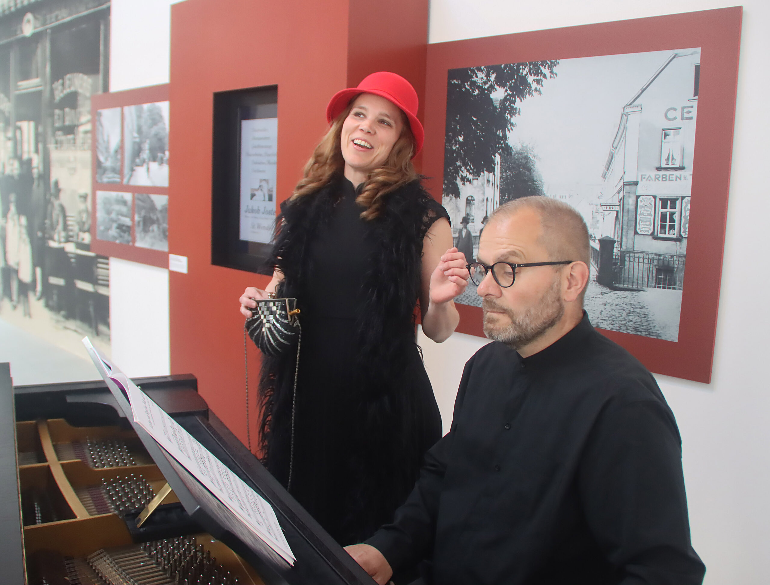 Katharina Becker und Harald Bleimehl bei der Vernissage, Foto: Josef Bonenberger Katharina Becker und Harald Bleimehl bei der Vernissage, Foto: Josef Bonenberger